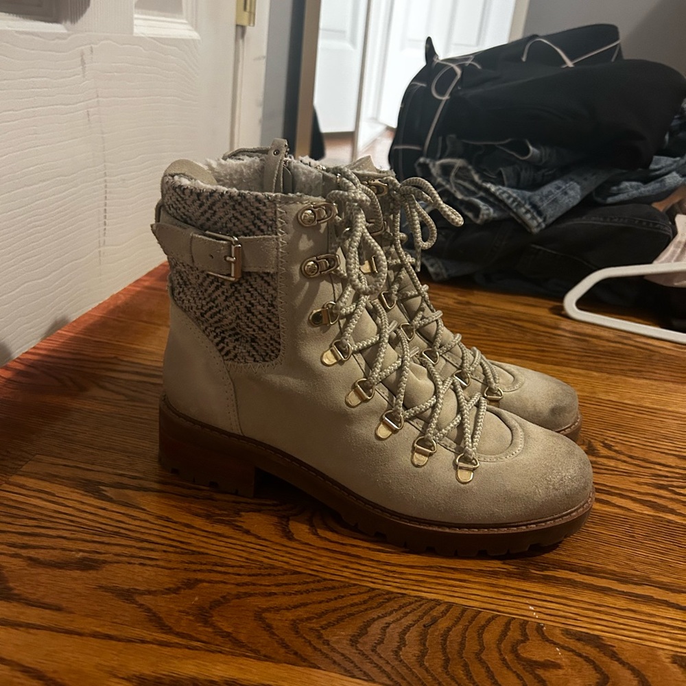 tan with pattern Sam Edelman size 9 lace up boots